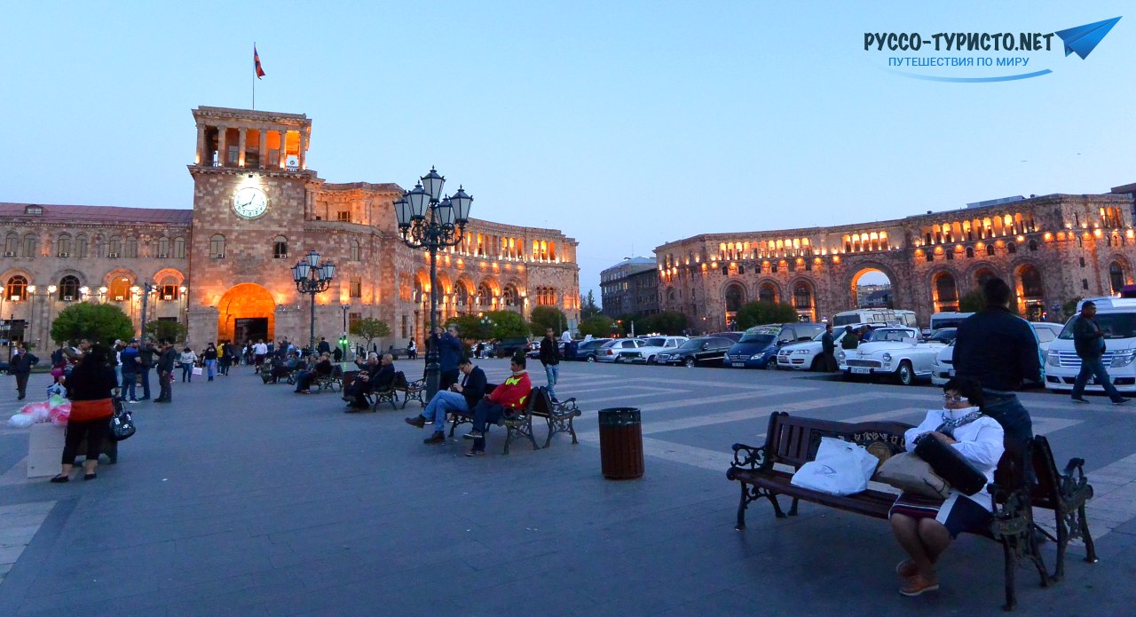 Площадь Республики в Ереване вечером, подсветка, поющие фонтаны