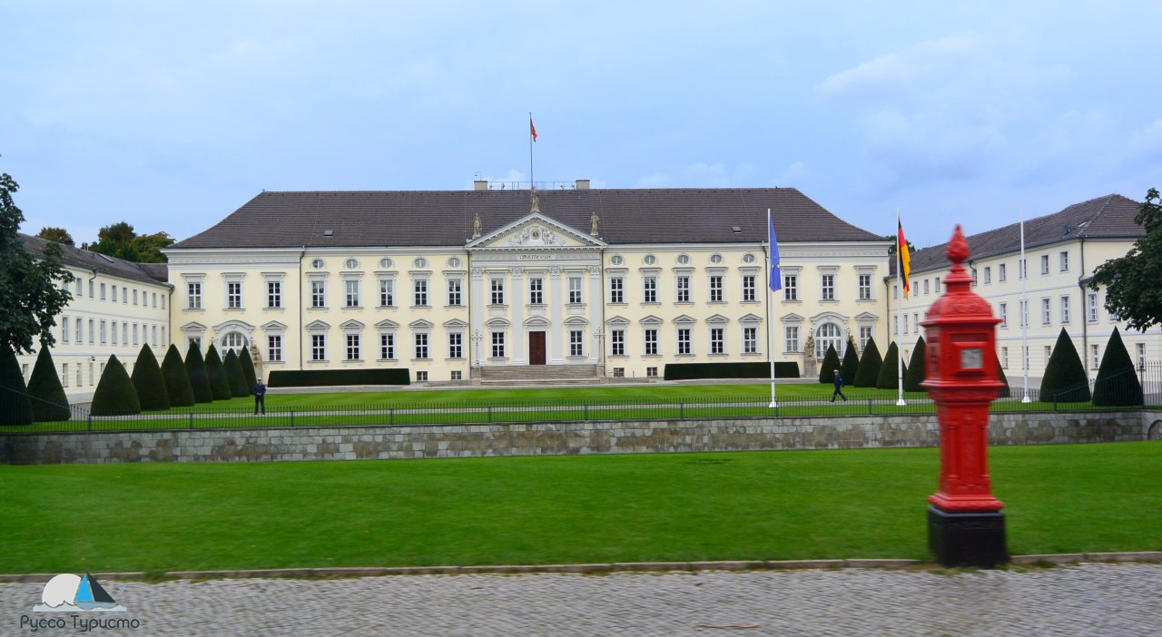 Дворец Бельвю (Schloss Bellevue) в Берлине - фотография