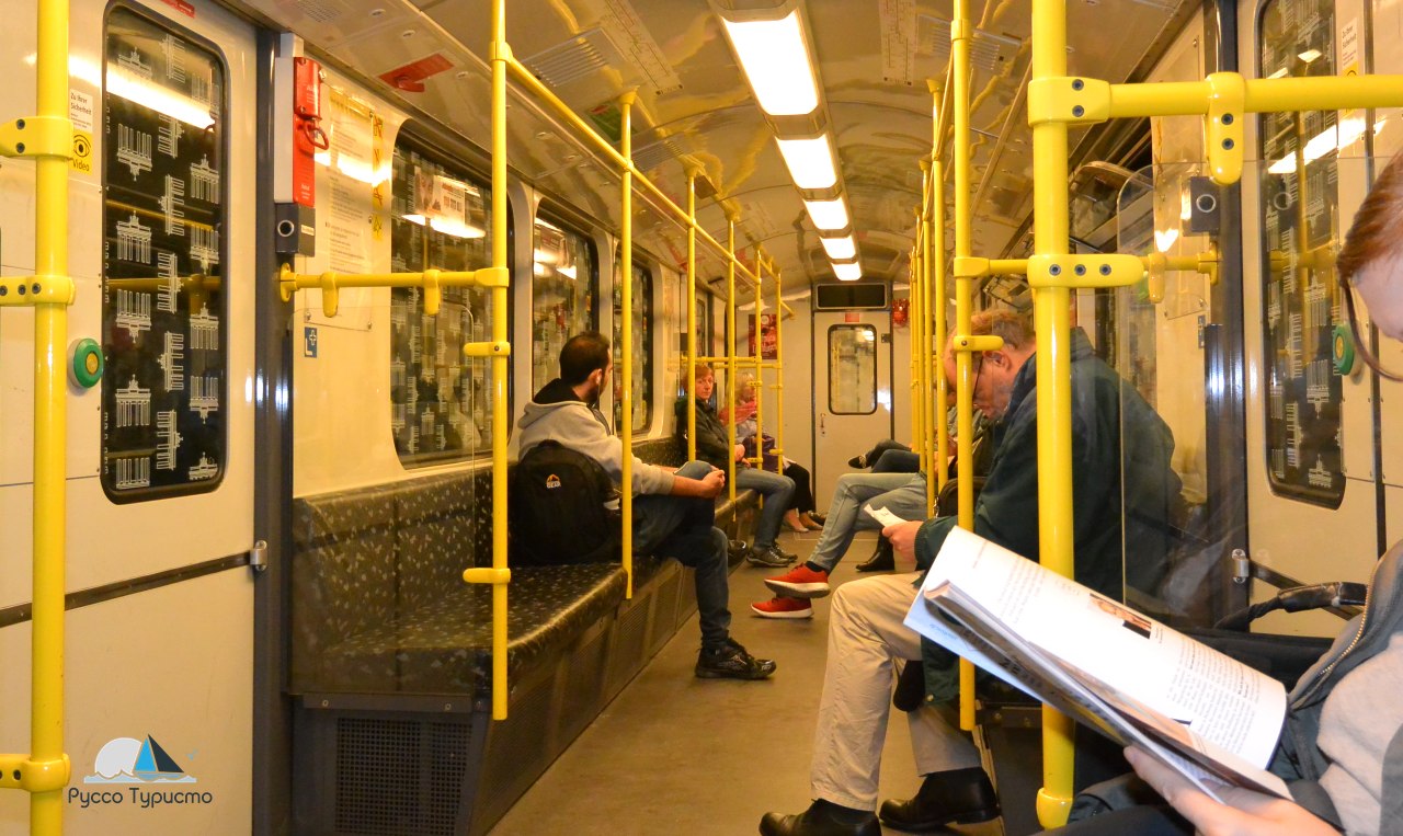 В вагоне берлинского метро - фотография