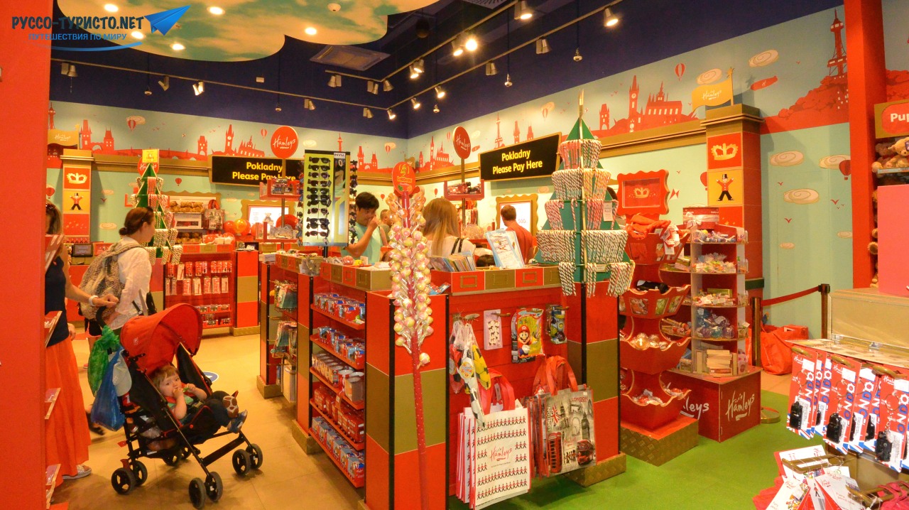 Магазин игрушек Hamleys - детский мир в Праге