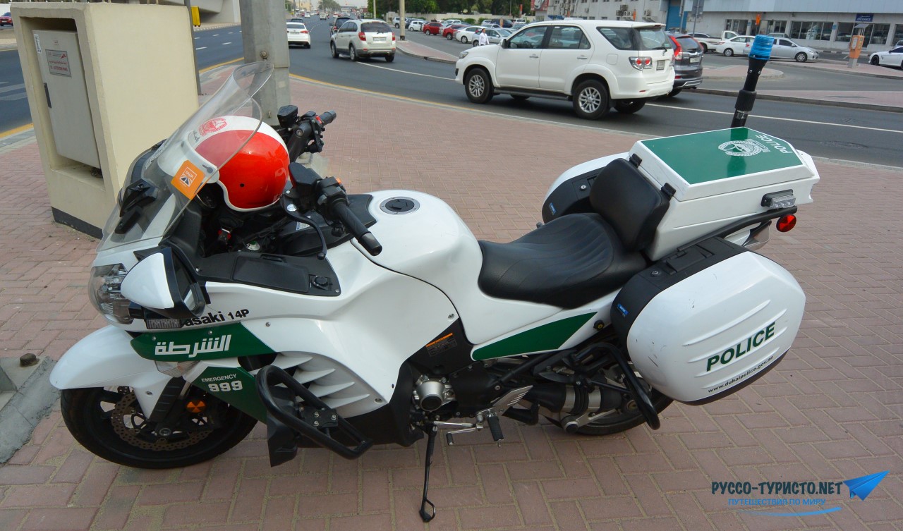 Полицейский мотоцикл в Дубае - Полиция ОАЭ