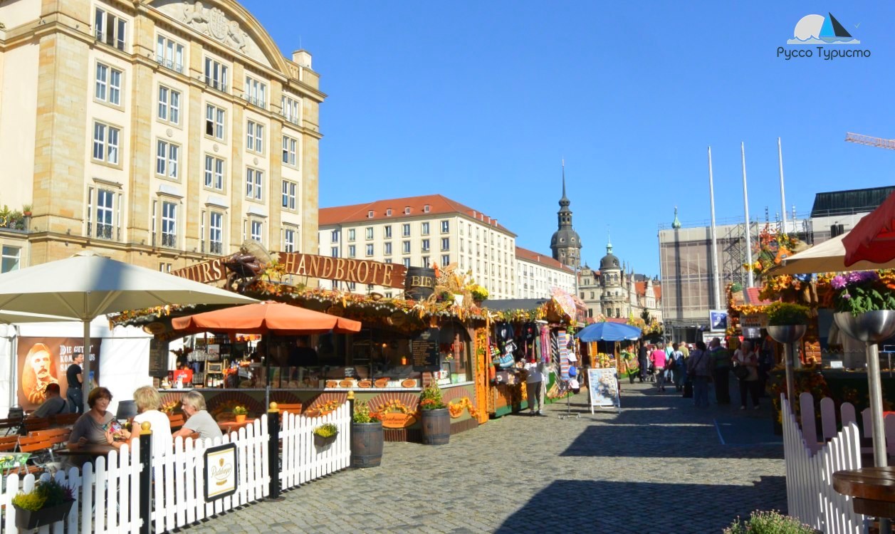 Осенний фестиваль на площади в Дрездене
