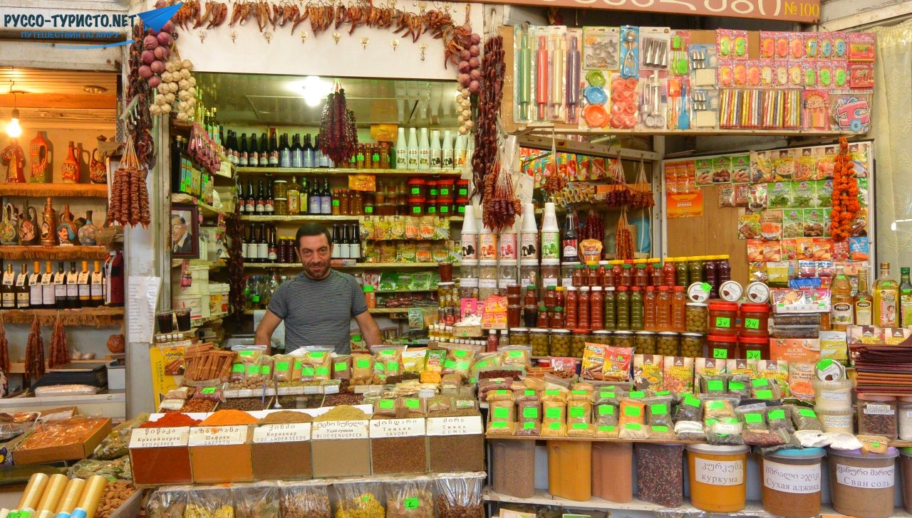 Продуктовый рынок в Тбилиси - овощи, фрукты, специи