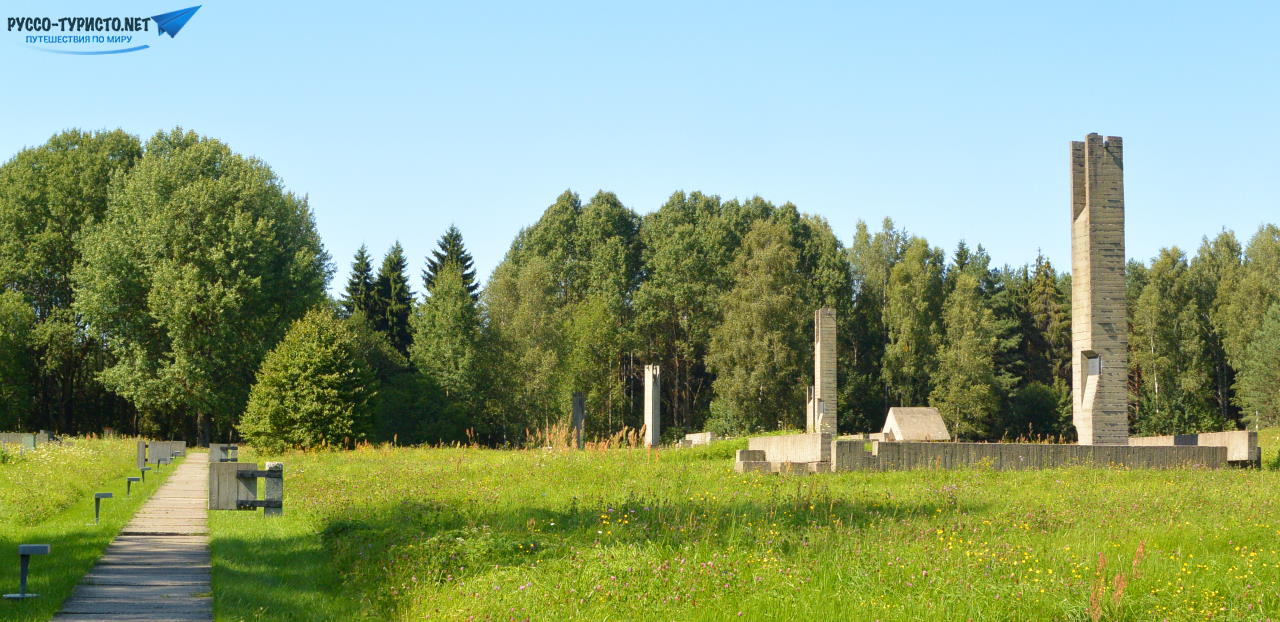 Мемориальный комплекс Хатынь, памятник с печными трубами