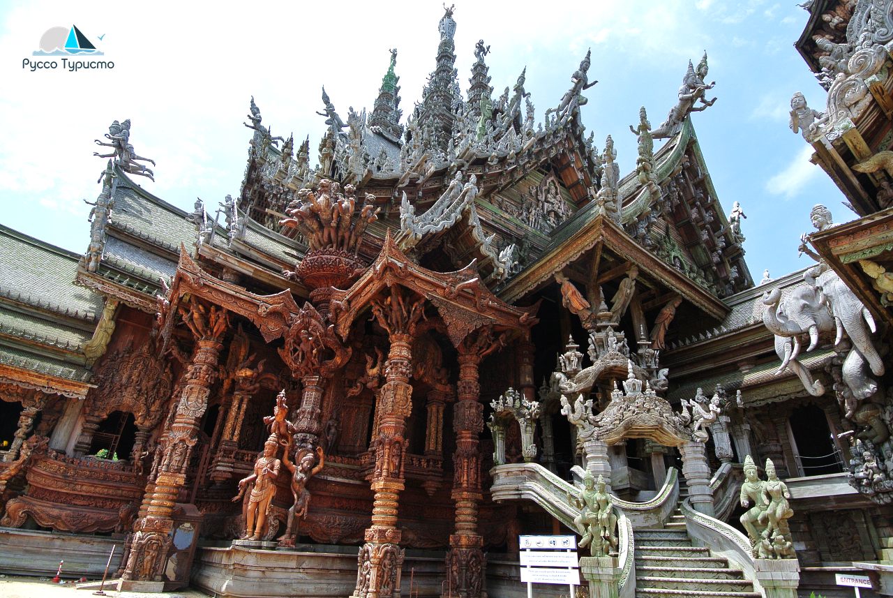 Деревянный храм Святилище Истины в Паттайе
