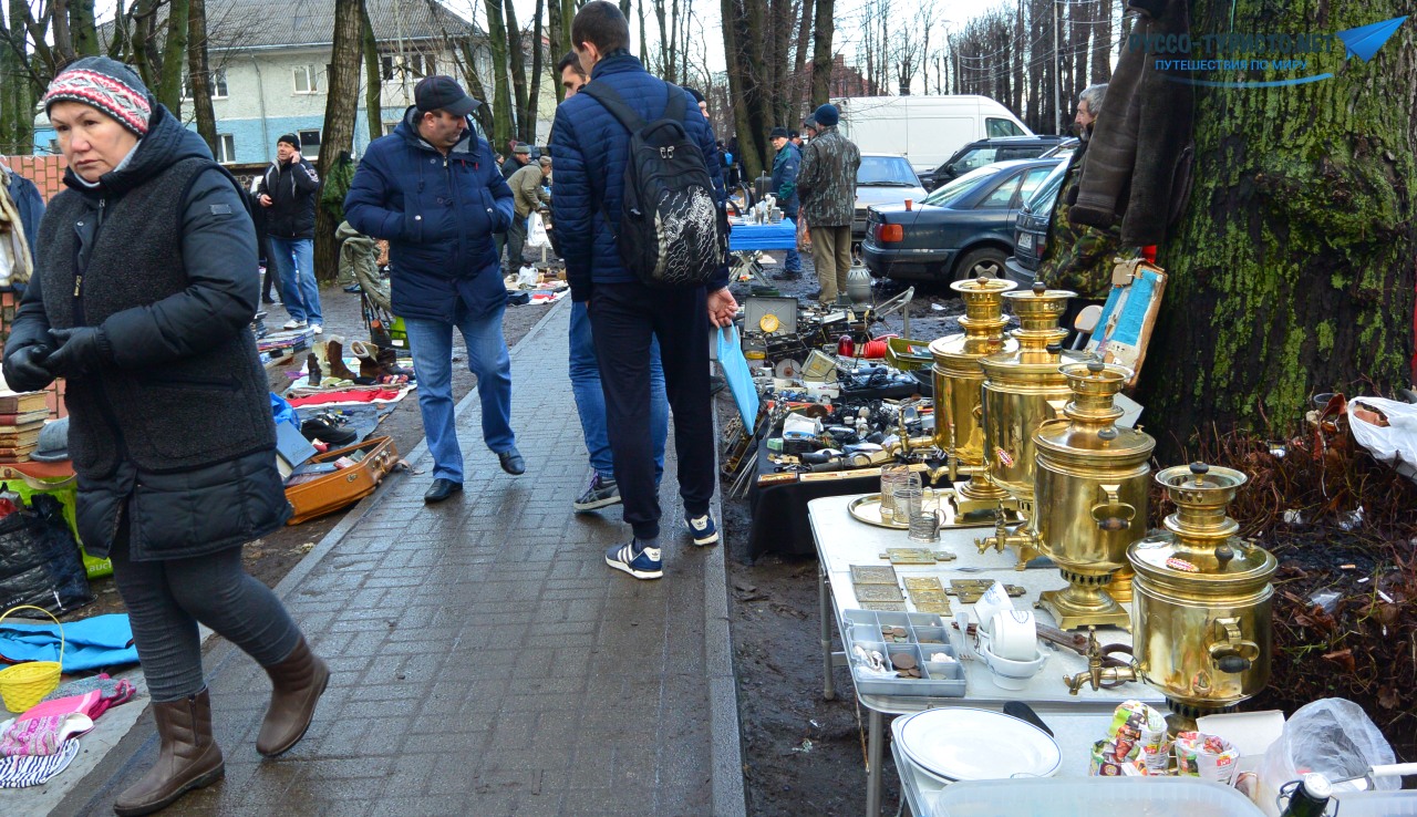 Блошиный рынок у Башни Врангеля в Калининграде