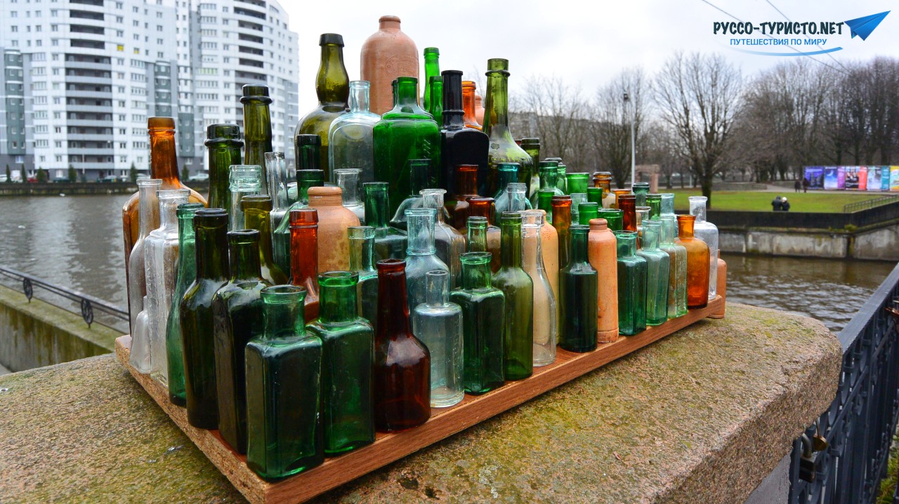 Старинные стеклянные бутылки - остров Канта