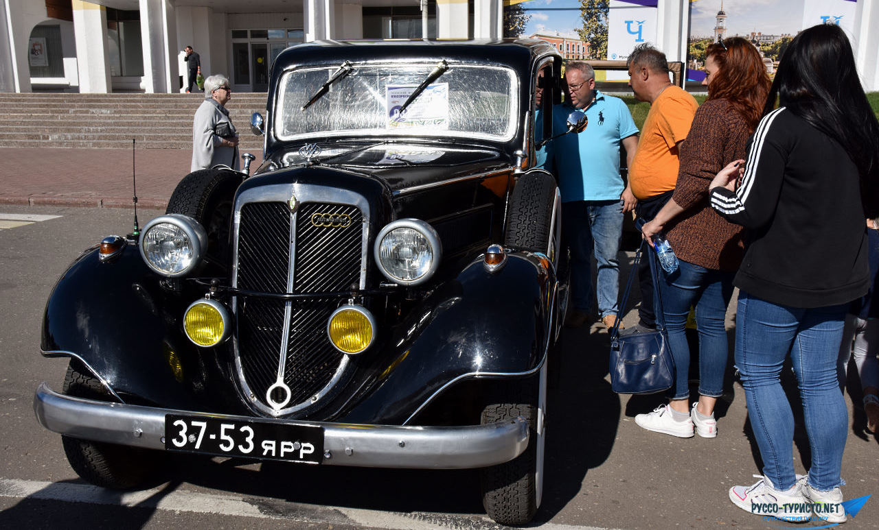 Выставка ретро авто в Чехове, День города в Чехове