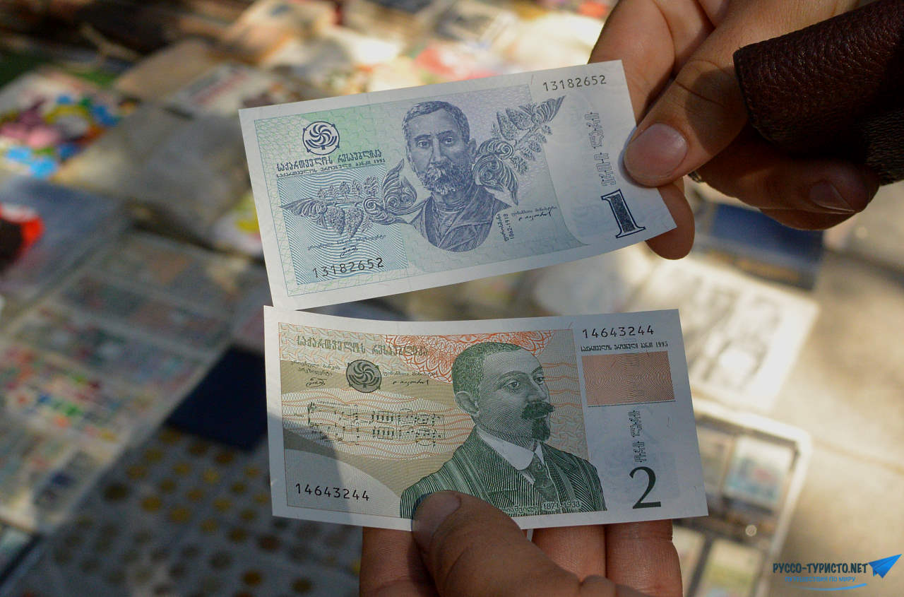 Банкноты 1 и 2 грузинских лари, деньги в Грузии