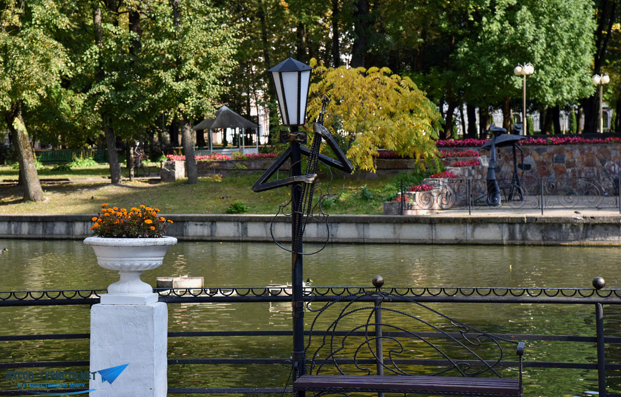 Железные фонари Смоленска, красивые фонари в Смоленске, фонари Смоленск Лопатинский сад