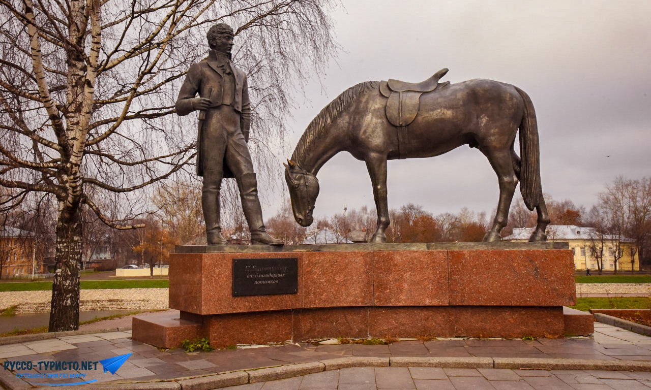 Памятник Батюшкова с лошадью в Вологде