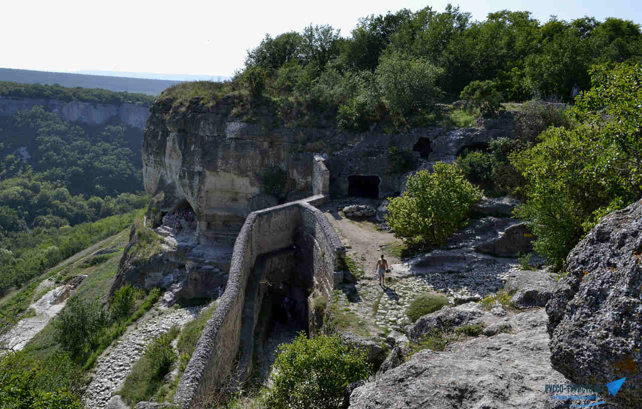 Бахчисарай в Крыму, пещерный город Чуфут-Кале