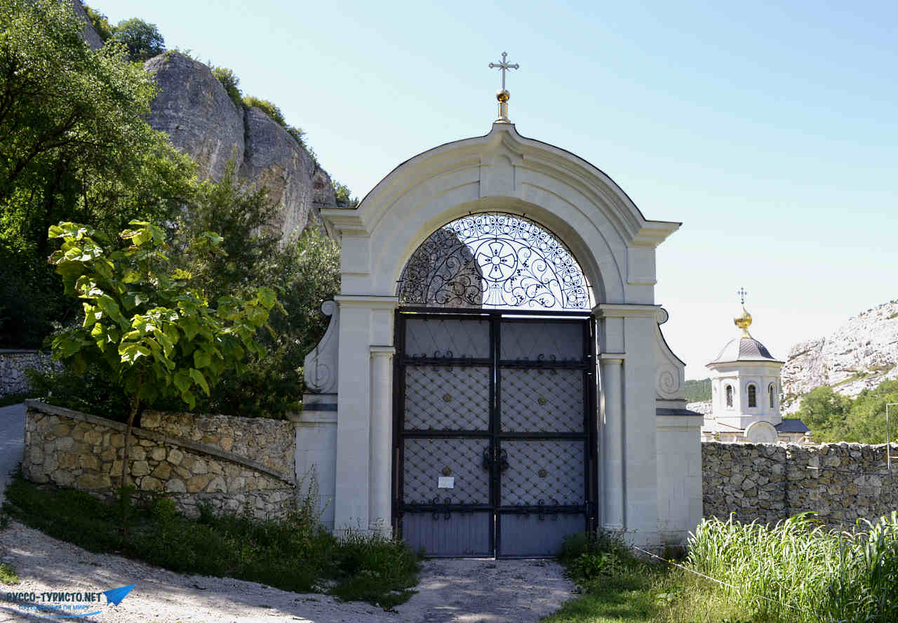 Свято-Успенский пещерный мужской монастырь, монастырь в скале в Крыму, Бахчисарайский монастырь