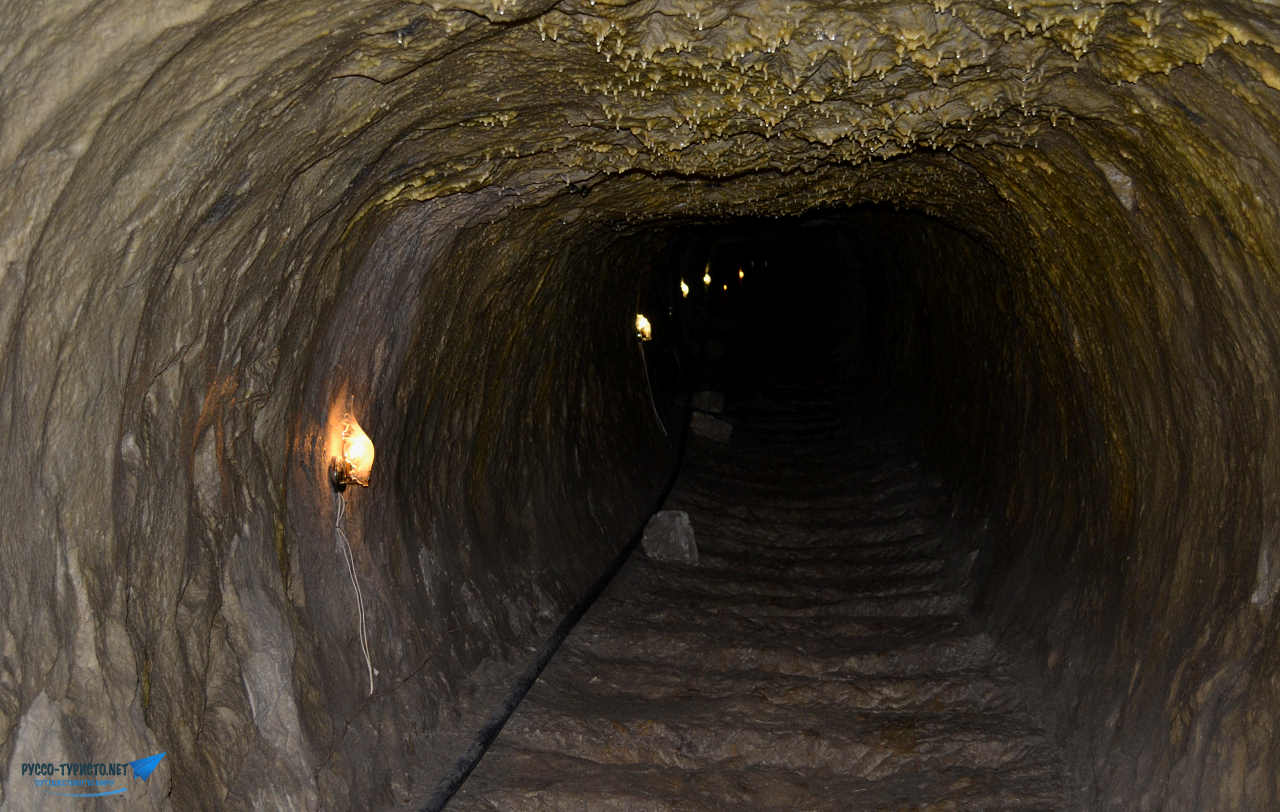древний колодец Тик-Кую, пещерный город Чуфут-Кале