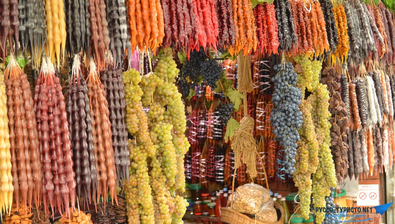 Продуктовый рынок в Тбилиси - овощи, фрукты, специи