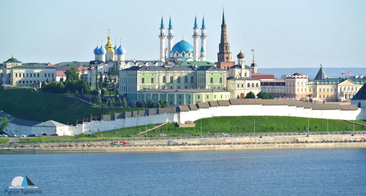 Вид на Казанский кремль со смотровой площадки, красивый вид на кремль