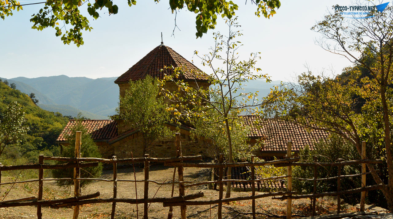 Шио-Мгвимский монастырь в горах