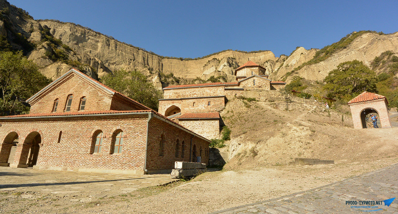 Шио-Мгвимский монастырь в горах