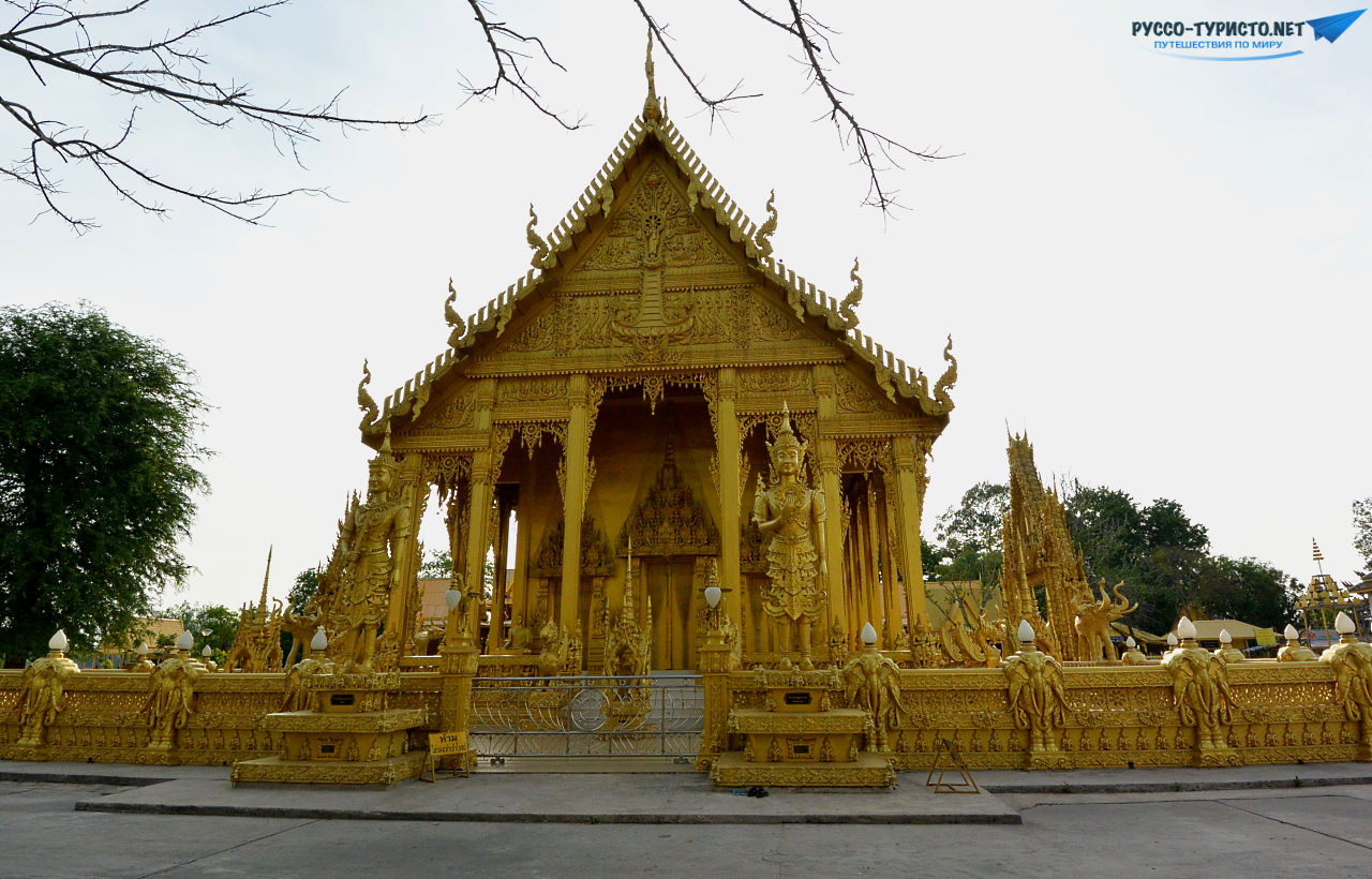 Золотой храм Ват Пакнам Джоло, Таиланд